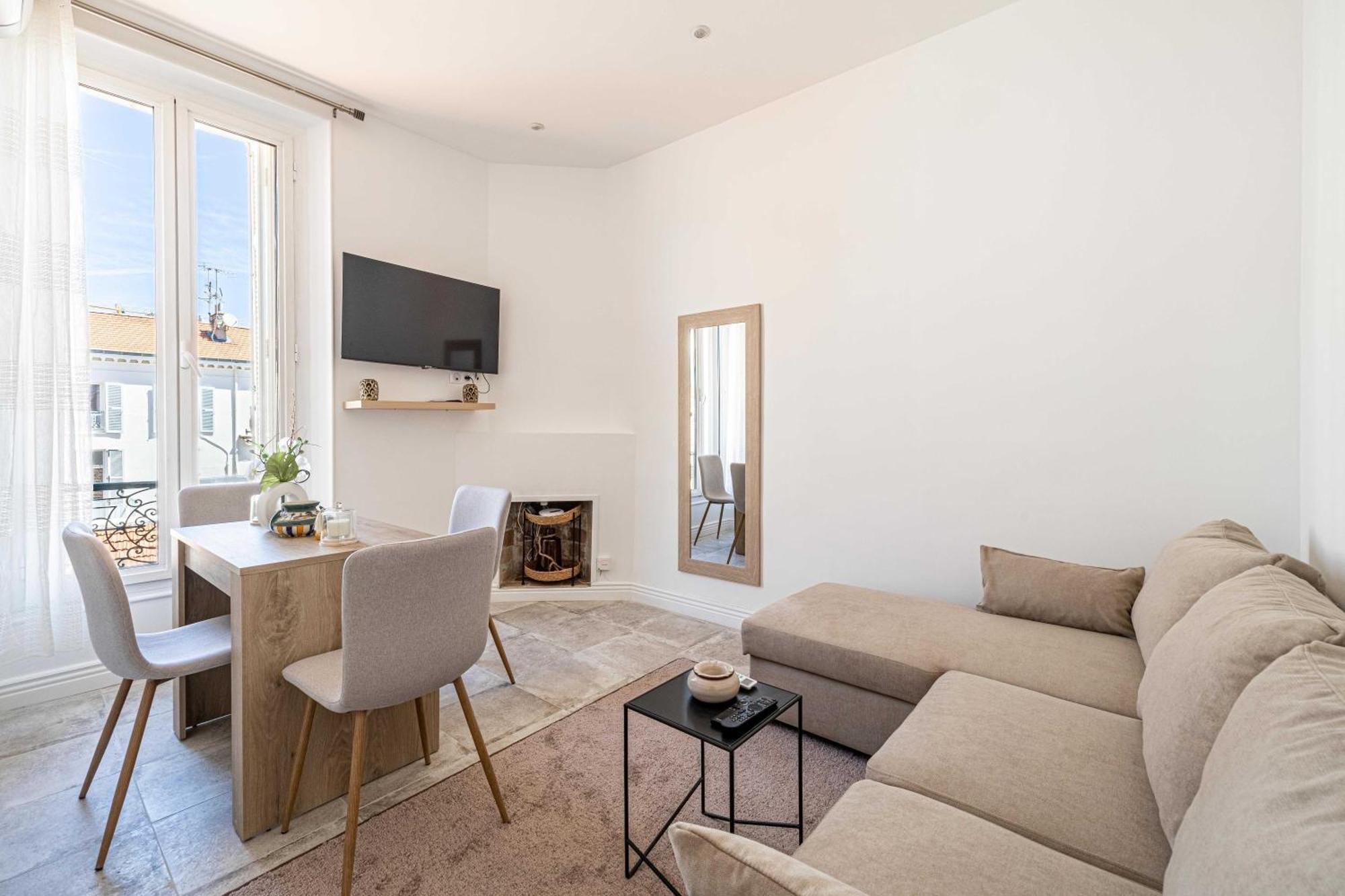 Cozy One Bedroom - Heart Of