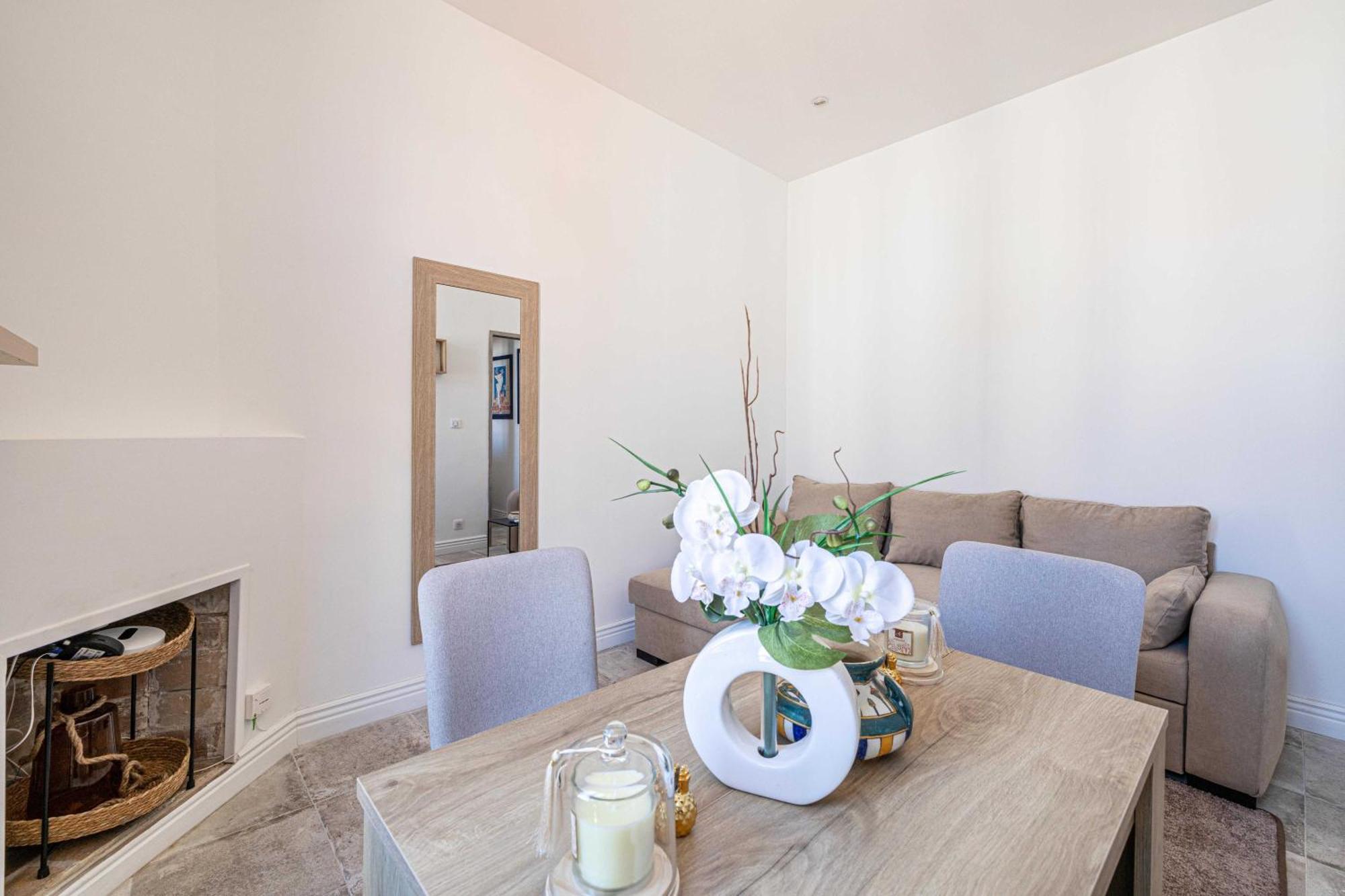 Cozy One Bedroom - Heart Of